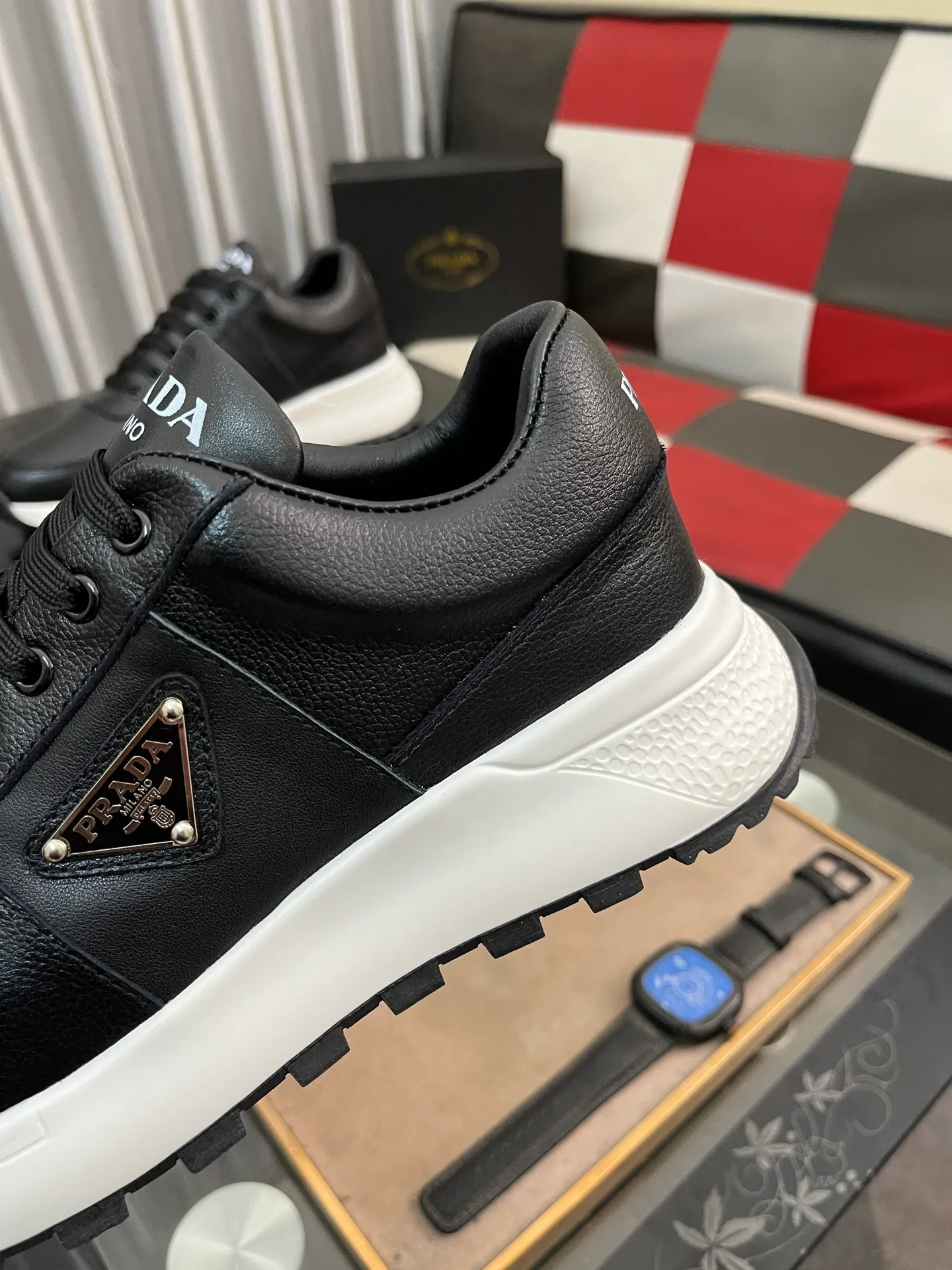 Men's shoes 💰440⌚️⌚️ PRADA [Prada] popular men's shoes, casual shoes and sports shoes! High-end quality 🍀 The upper is made of imported original cowhide 💥 cowhide lining; the original molded outsole. The style is correct and elegant, comfortable and versatile💪 Three quality guarantees. Size: 38-44, 3️⃣colors available.